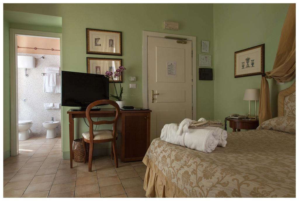 Palazzo Guiderocchi Hotel Ascoli Piceno Bagian luar foto
